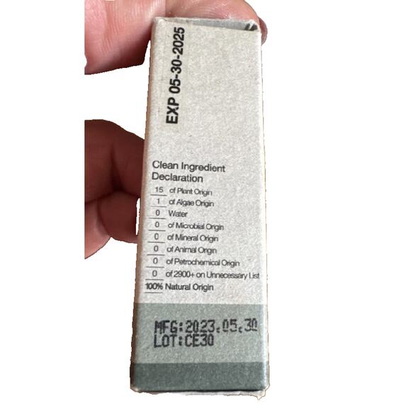 Resilience Anti Aging Face Oil with Squalane & Moringa - 0.2 Fl Oz for Radiance - Picture 4 of 5